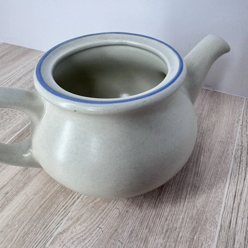 Pfaltzgraff Yorktowne Teapot Blue Floral Stoneware Small Vintage‎ USA Farmhouse